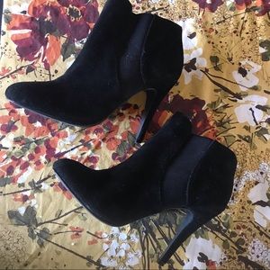 SOLD❌❌❌STEVE MADDEN HEELED BOOTIES 😍